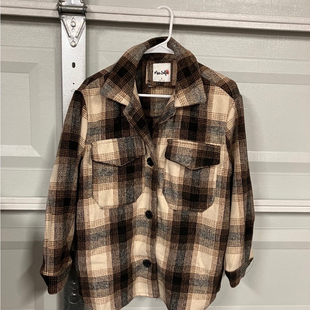 Small shacket new with out tags.